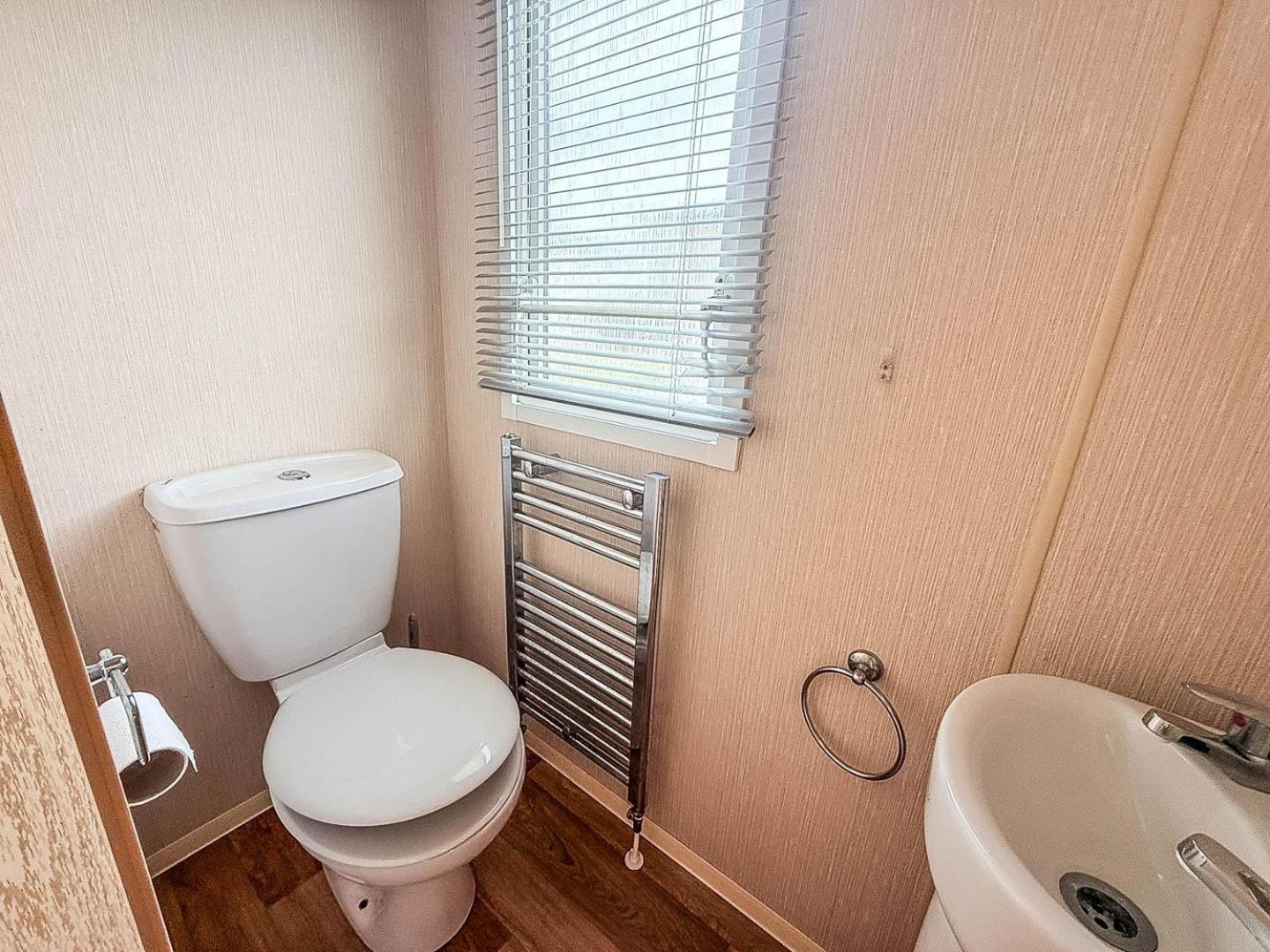 8 Berth Caravan With Decking At Sunnydale In Lincolnshire Ref 35087S Louth  Bagian luar foto